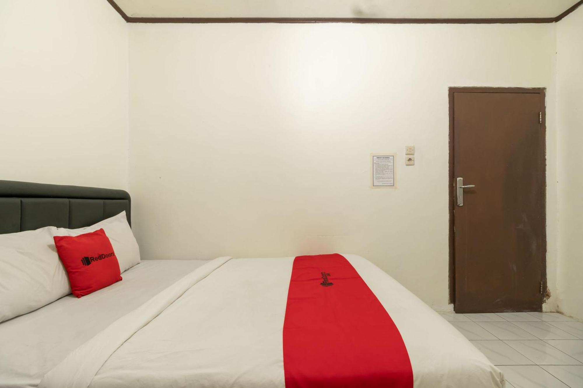 Reddoorz Near Pondok Indah Water Park Jakarta Exterior photo