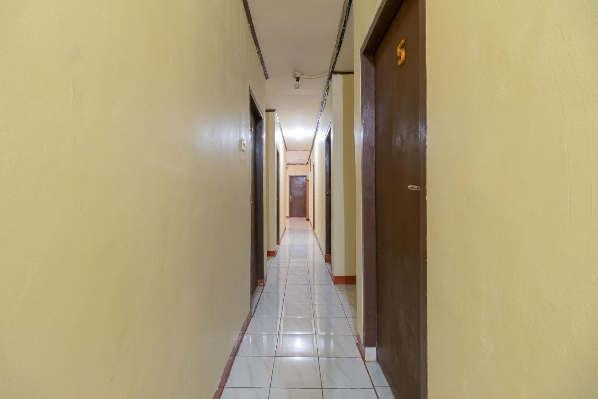 Reddoorz Near Pondok Indah Water Park Jakarta Exterior photo