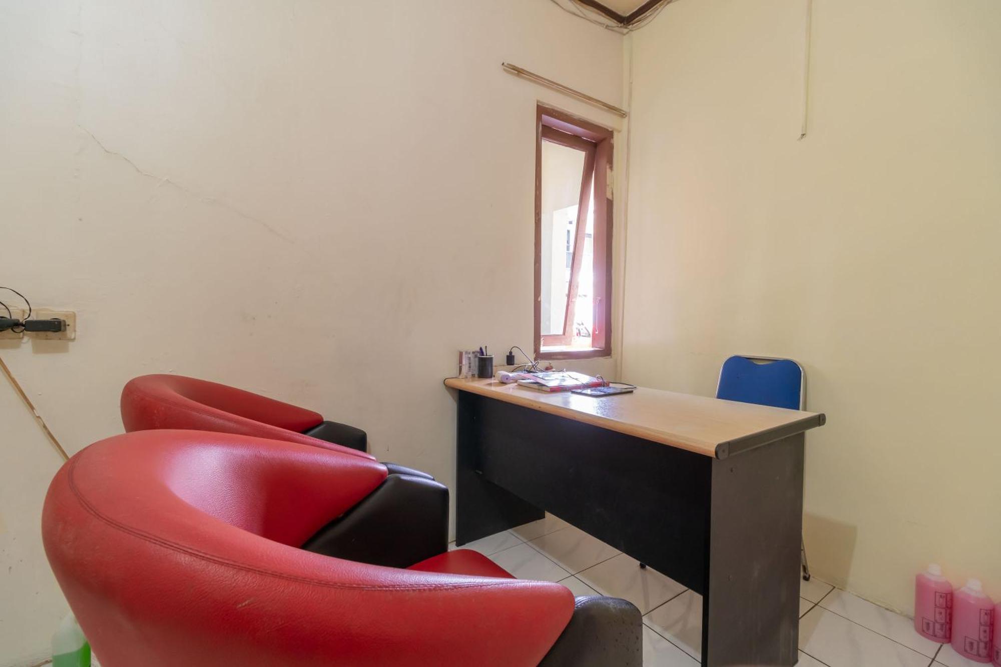 Reddoorz Near Pondok Indah Water Park Jakarta Exterior photo