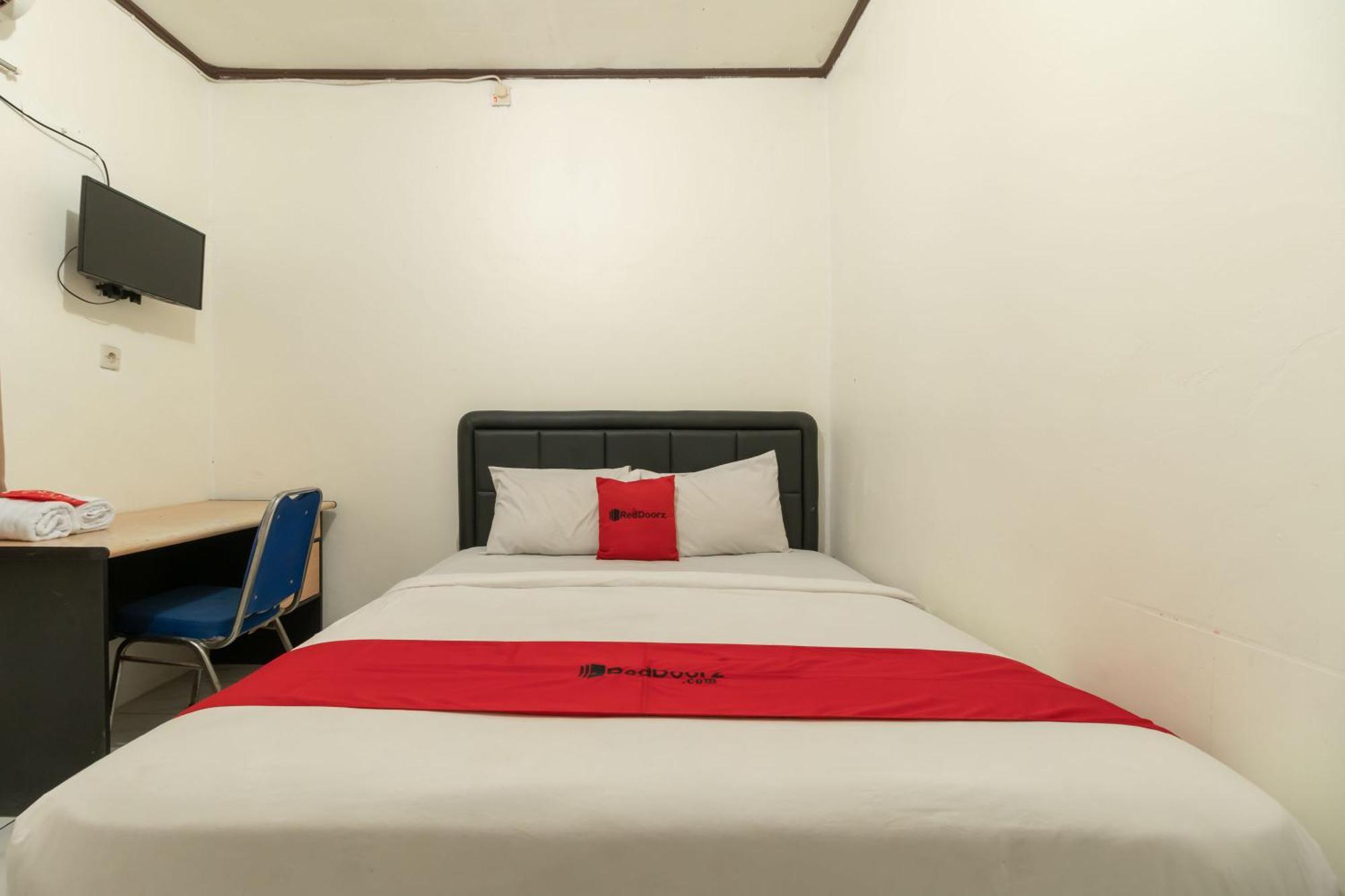 Reddoorz Near Pondok Indah Water Park Jakarta Exterior photo