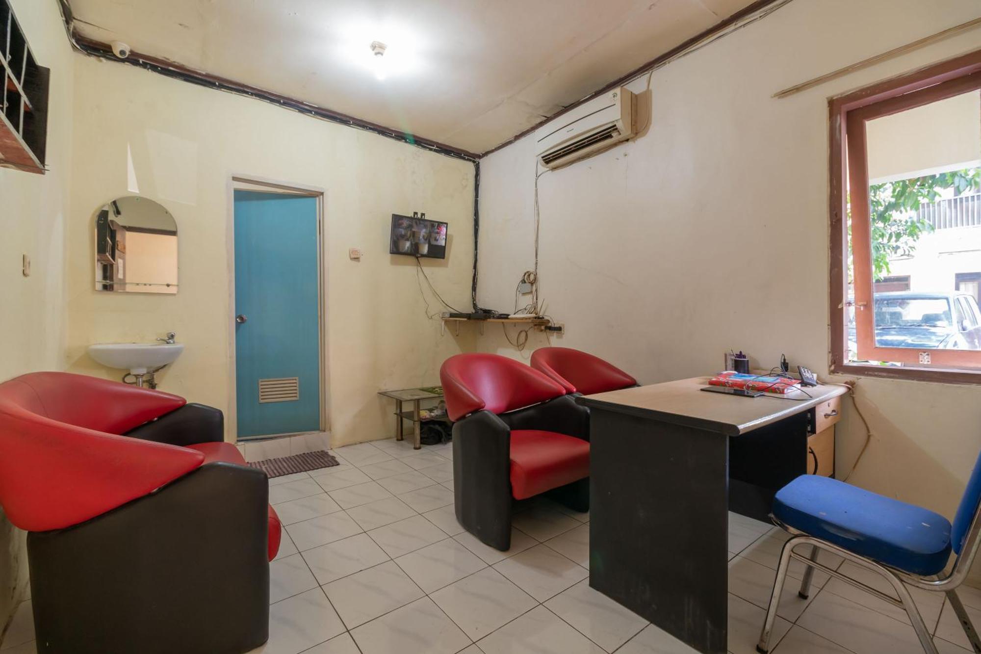Reddoorz Near Pondok Indah Water Park Jakarta Exterior photo