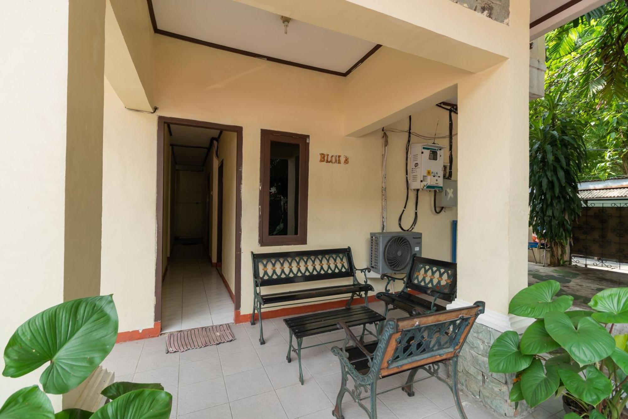 Reddoorz Near Pondok Indah Water Park Jakarta Exterior photo